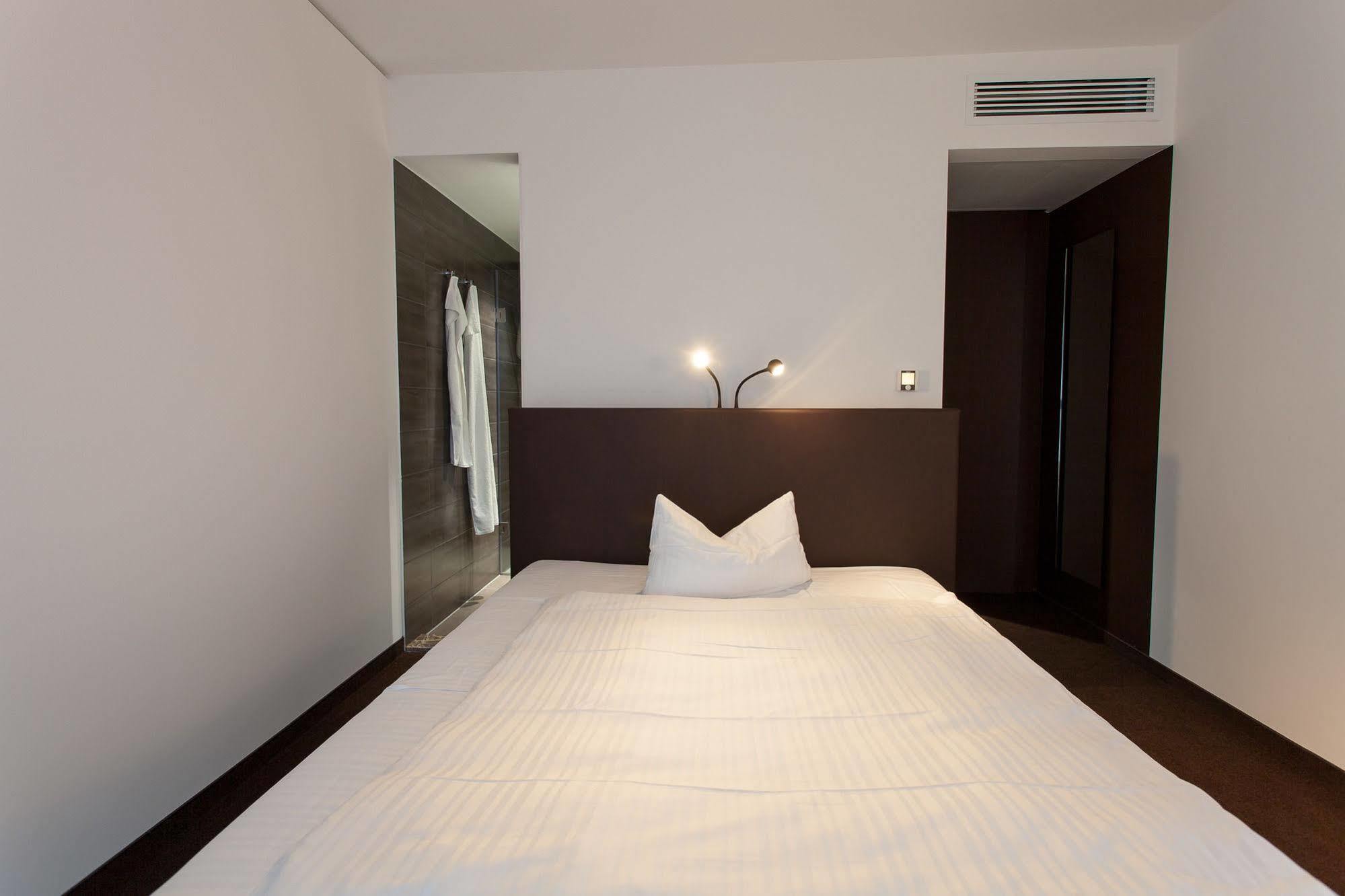בנסהיים Tobbaccon Hotel מראה חיצוני תמונה